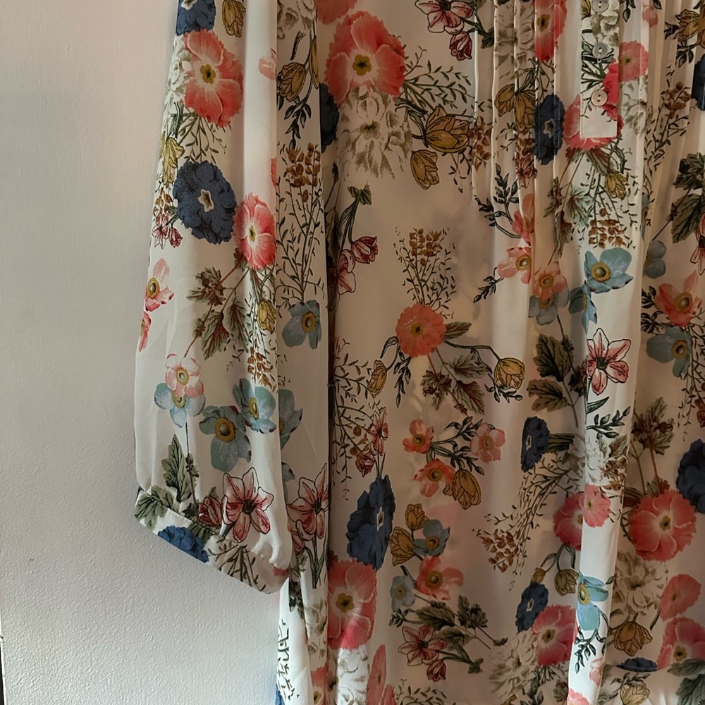 Rose & Olive Multicolor Floral Blouse - Picture 4 of 7